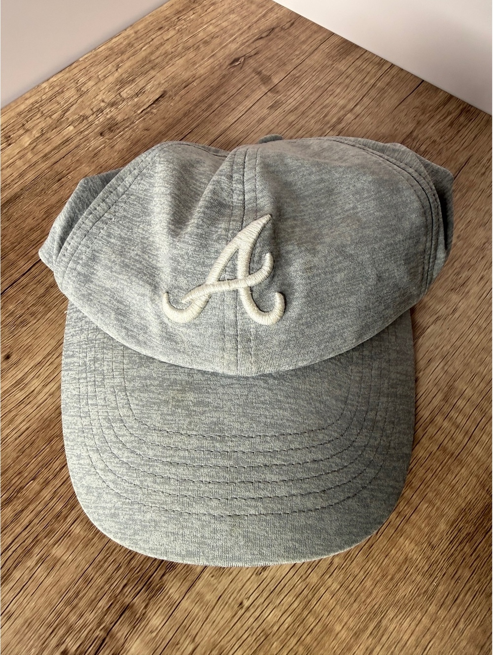 Atlanta Braves Under Armour Women’s Gray Adjustable Hat MLB OSFA